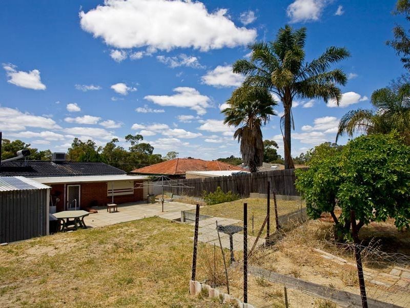 39 Sturtridge Road, Lockridge WA 6054