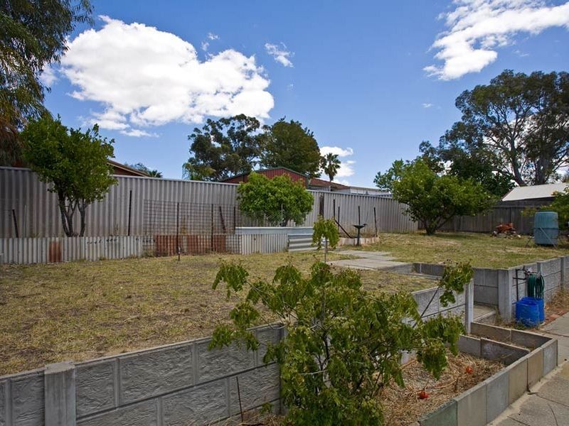39 Sturtridge Road, Lockridge WA 6054