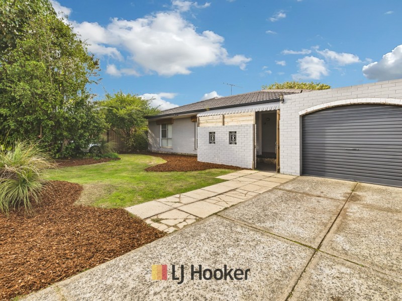 14 Hainsworth Ave, Girrawheen WA 6064