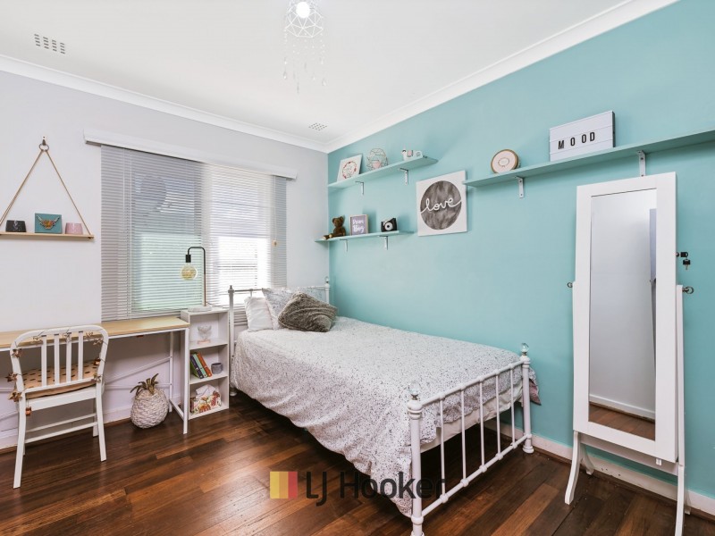 14 Hainsworth Ave, Girrawheen WA 6064