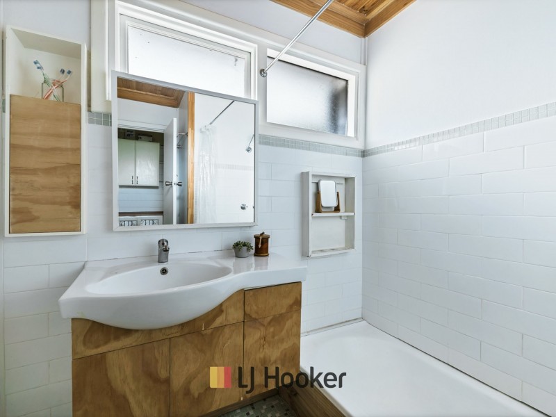 14 Hainsworth Ave, Girrawheen WA 6064