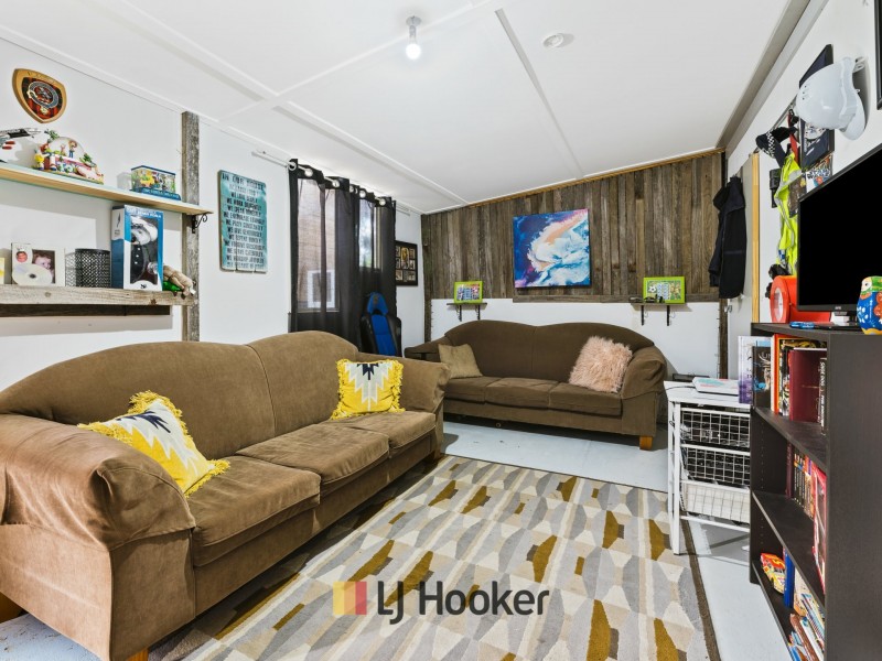 14 Hainsworth Ave, Girrawheen WA 6064