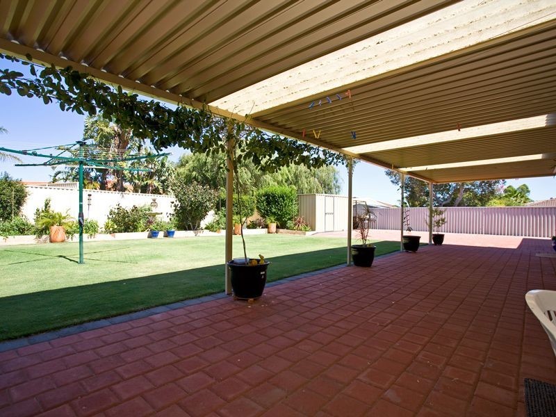 86 Highclere Bvd, Marangaroo WA 6064