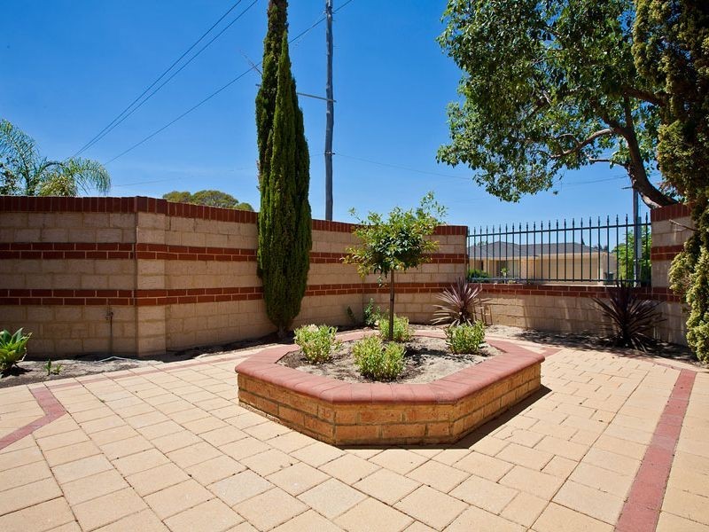 A/111 Ravenswood Drive, Westminster WA 6061