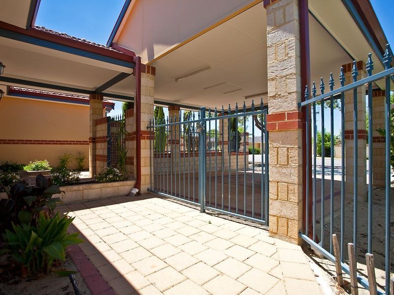 A/111 Ravenswood Drive, Westminster WA 6061