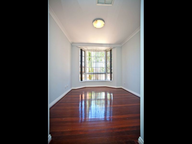 A/111 Ravenswood Drive, Westminster WA 6061