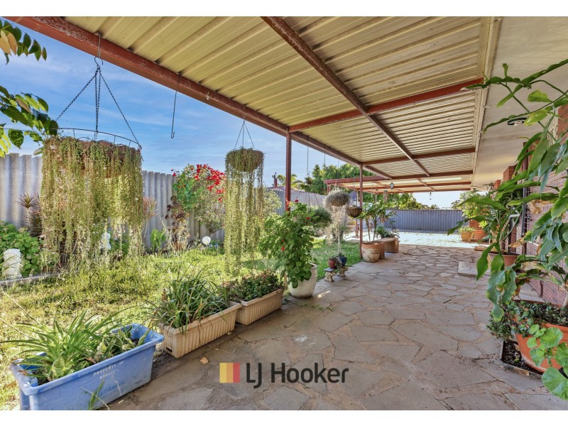 14 Girrawheen Ave, Girrawheen WA 6064