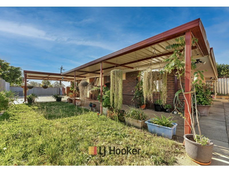 14 Girrawheen Ave, Girrawheen WA 6064