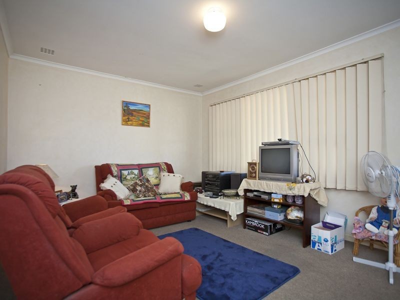 34 Manolas Way, Girrawheen WA 6064