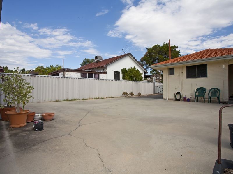 34 Manolas Way, Girrawheen WA 6064