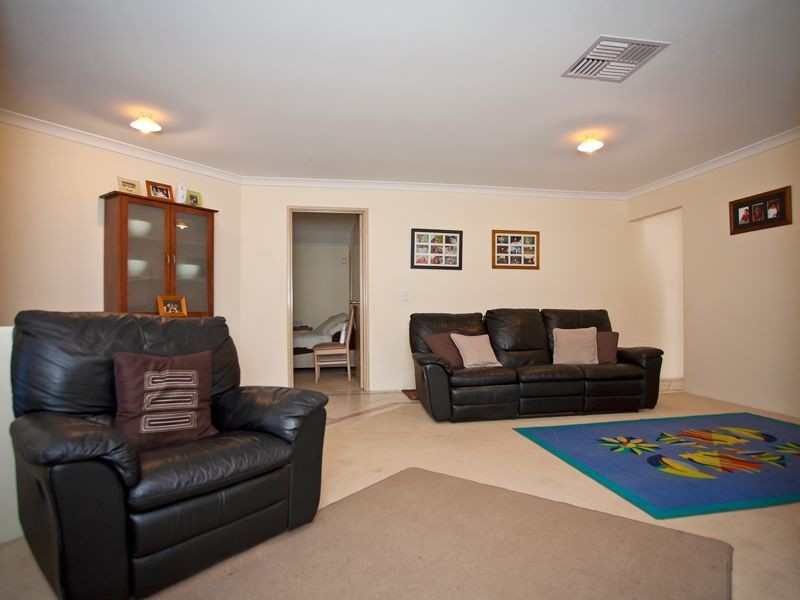 40 Nottingham Gardens, Ballajura WA 6066