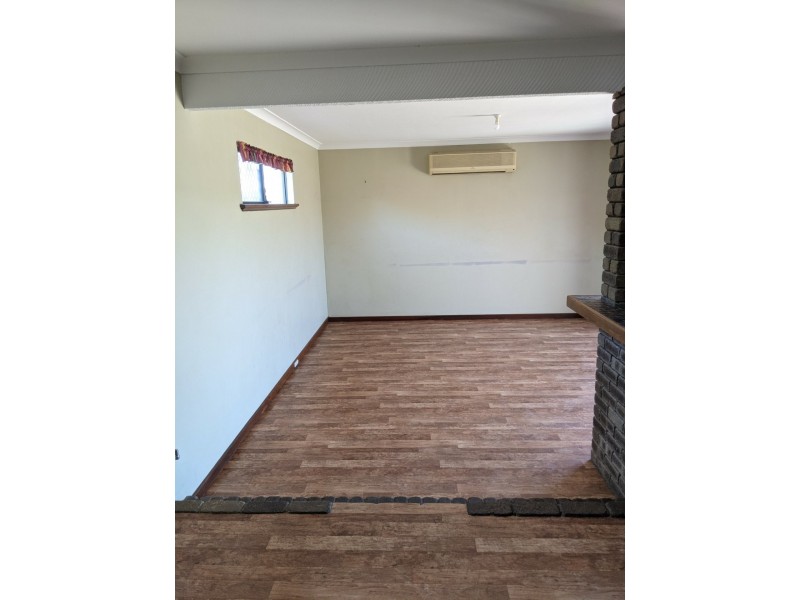28 Mereworth Way, Girrawheen WA 6064
