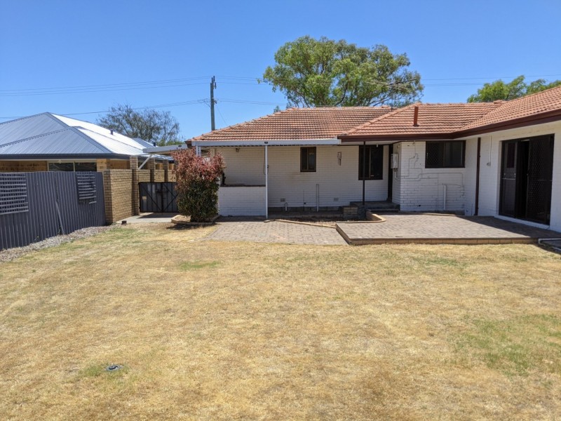 28 Mereworth Way, Girrawheen WA 6064