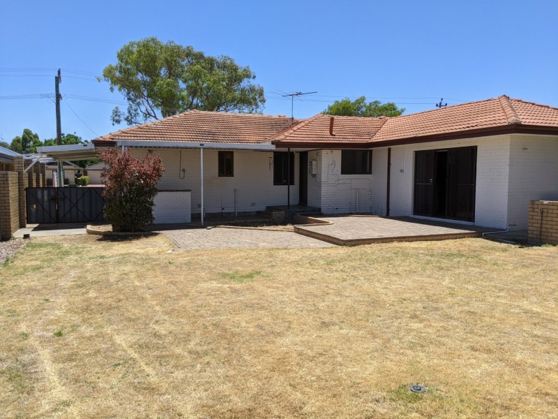 28 Mereworth Way, Girrawheen WA 6064