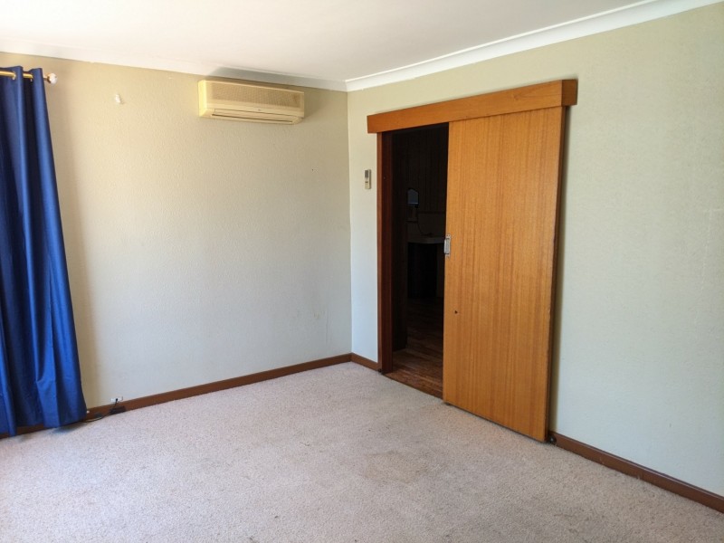 28 Mereworth Way, Girrawheen WA 6064