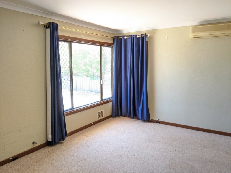 28 Mereworth Way, Girrawheen WA 6064