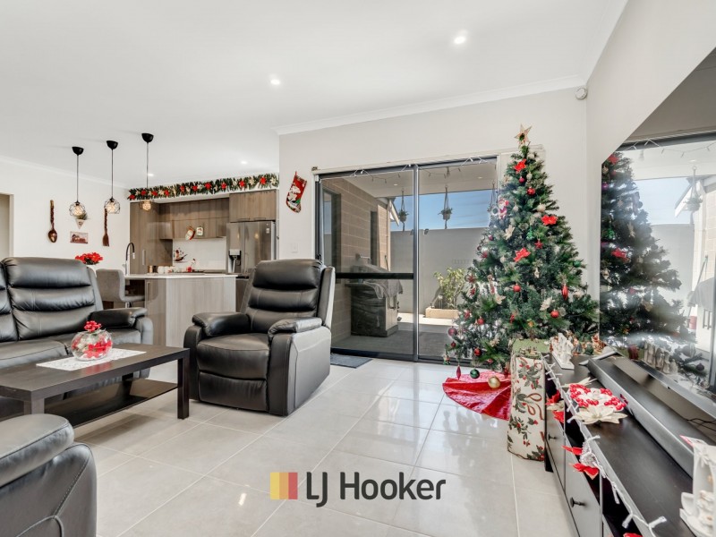 57 Pegasus Rd, Bennett Springs WA 6063