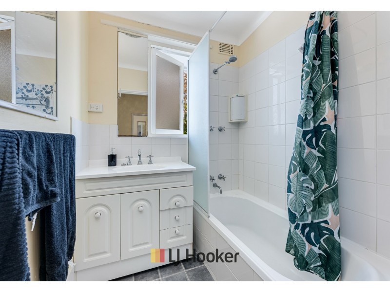 2/3 Derrington Crescent, Balga WA 6061