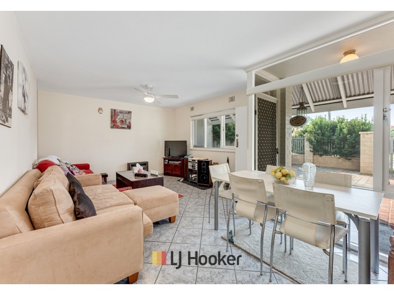 2/3 Derrington Crescent, Balga WA 6061