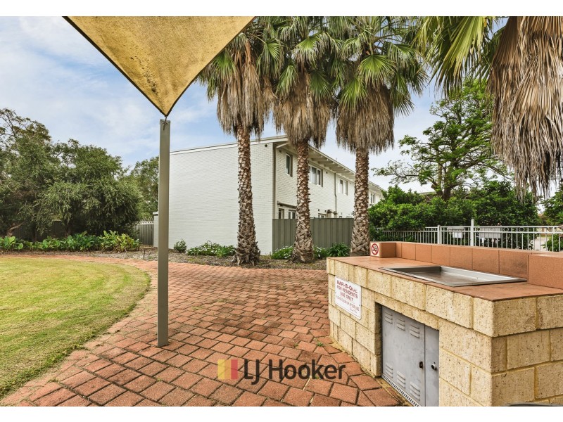 2/3 Derrington Crescent, Balga WA 6061