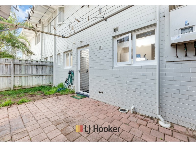 2/3 Derrington Crescent, Balga WA 6061