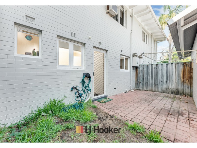 2/3 Derrington Crescent, Balga WA 6061