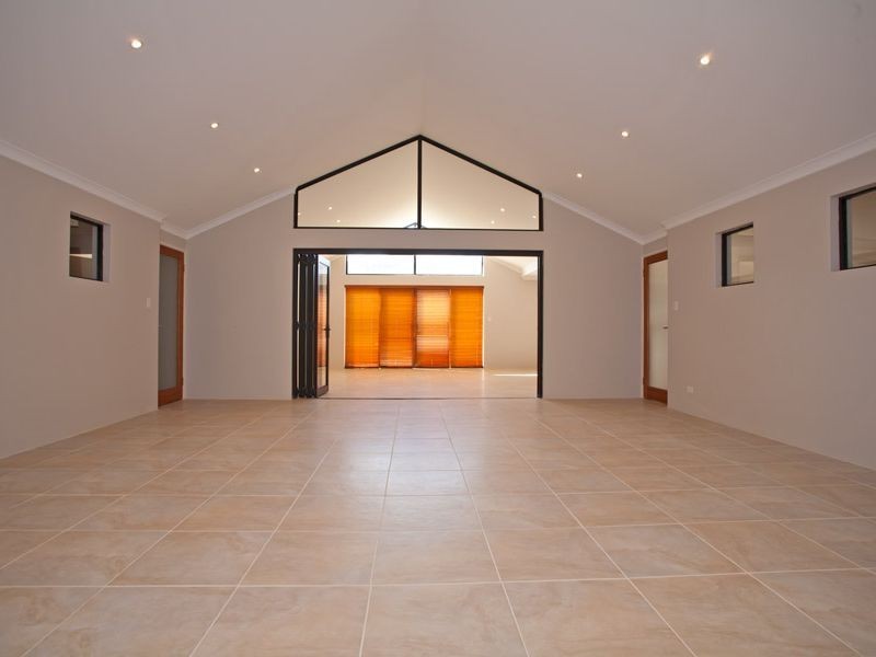 16 Woburn Park Avenue, Ellenbrook WA 6069