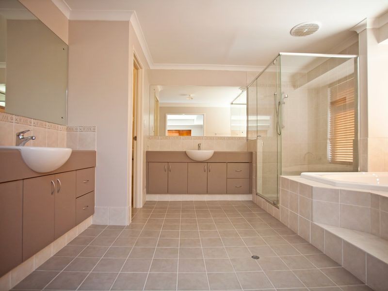 16 Woburn Park Avenue, Ellenbrook WA 6069