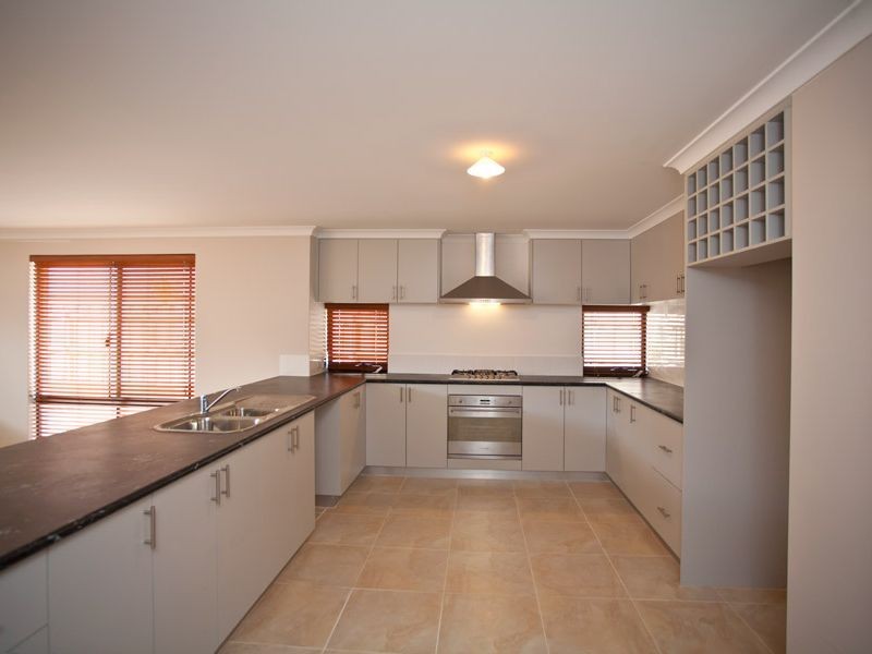 16 Woburn Park Avenue, Ellenbrook WA 6069