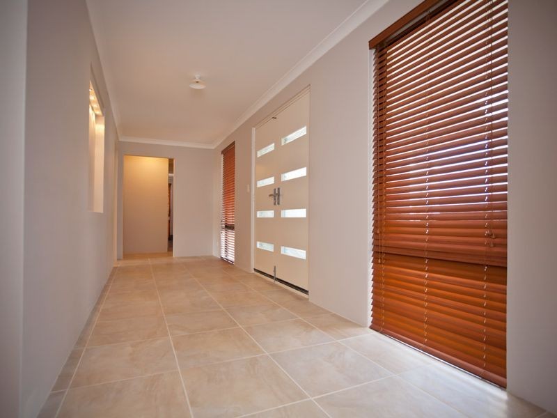 16 Woburn Park Avenue, Ellenbrook WA 6069