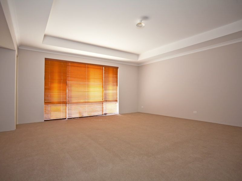 16 Woburn Park Avenue, Ellenbrook WA 6069