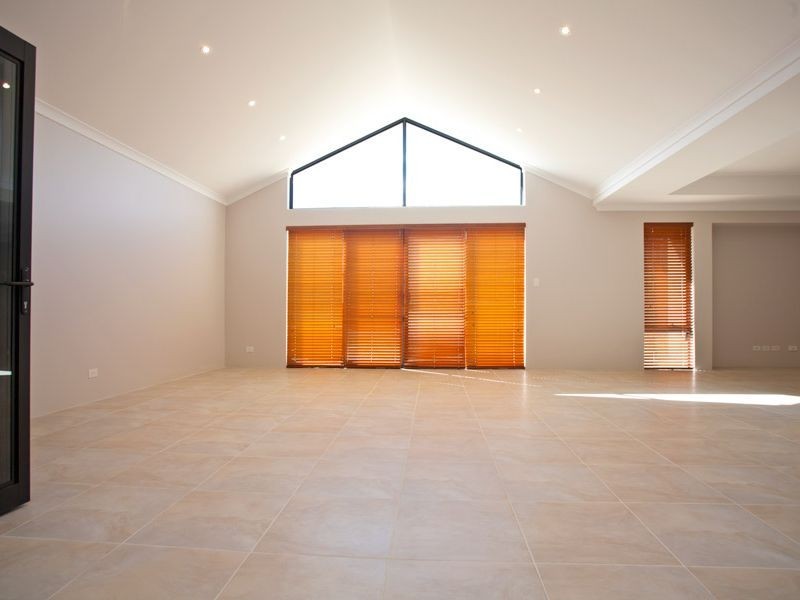 16 Woburn Park Avenue, Ellenbrook WA 6069