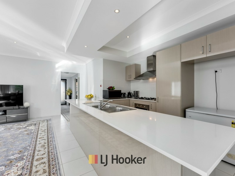 14 Hoypoy Gardens, Darch WA 6065