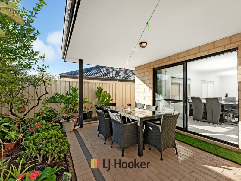 14 Hoypoy Gardens, Darch WA 6065