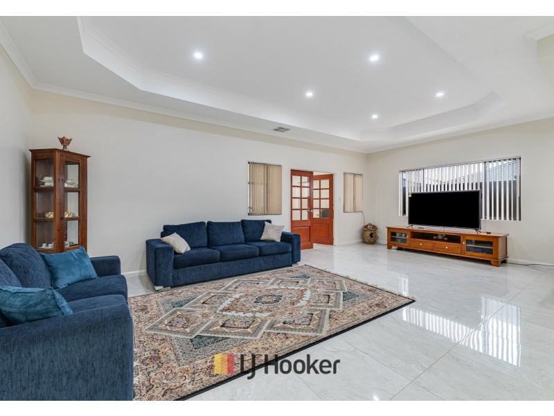 5 Mela Way, Landsdale WA 6065