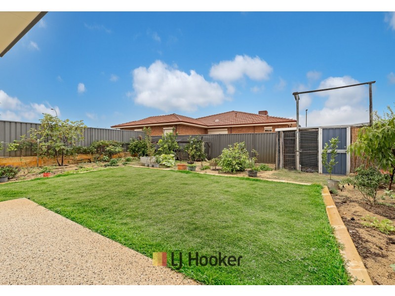 5 Mela Way, Landsdale WA 6065