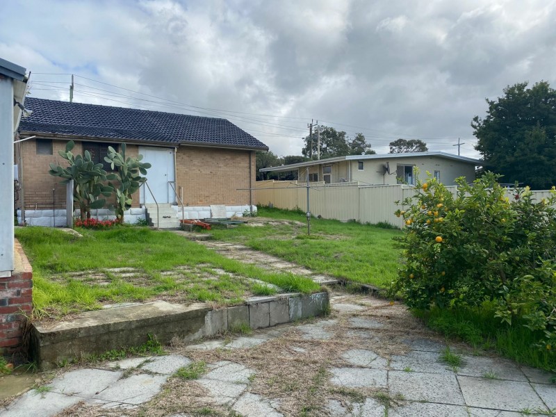 9 Altone Road, Lockridge WA 6054