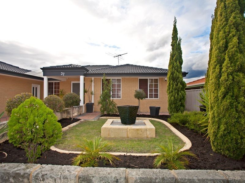 37 Monash Circle, Marangaroo WA 6064