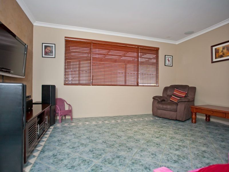 37 Monash Circle, Marangaroo WA 6064