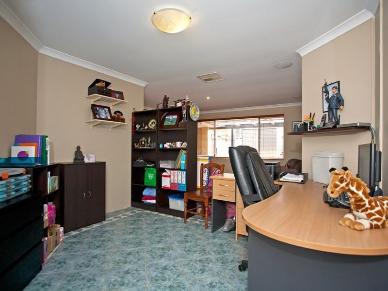 37 Monash Circle, Marangaroo WA 6064