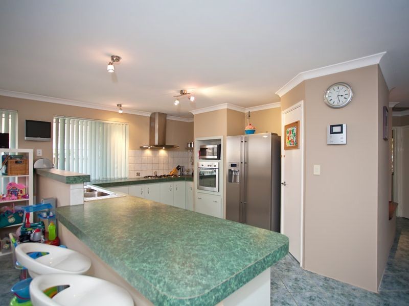 37 Monash Circle, Marangaroo WA 6064