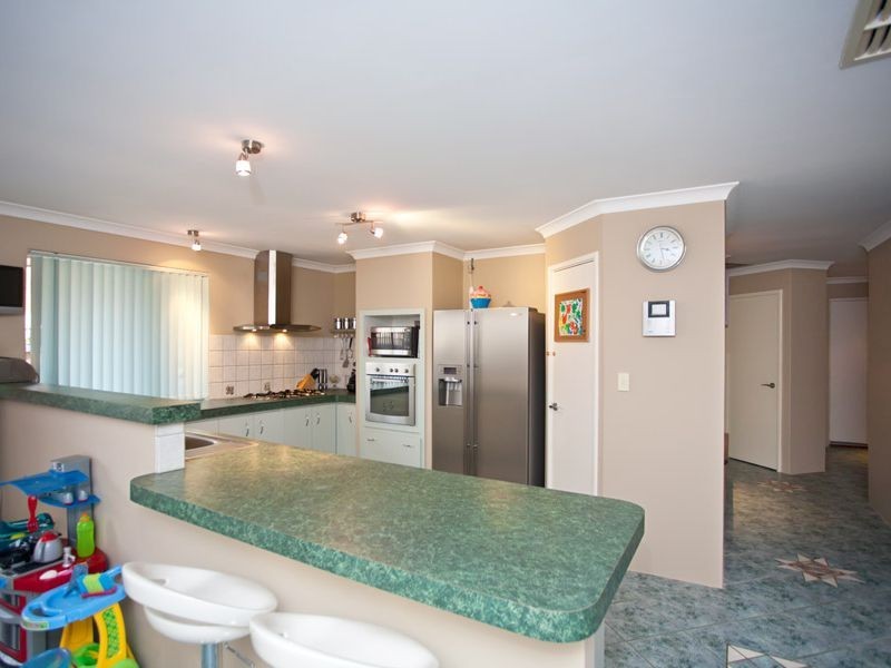 37 Monash Circle, Marangaroo WA 6064