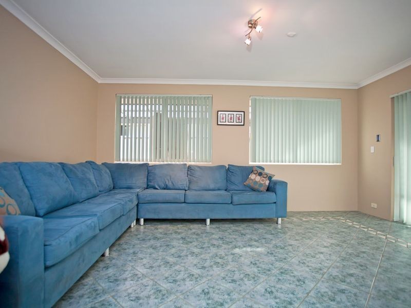 37 Monash Circle, Marangaroo WA 6064