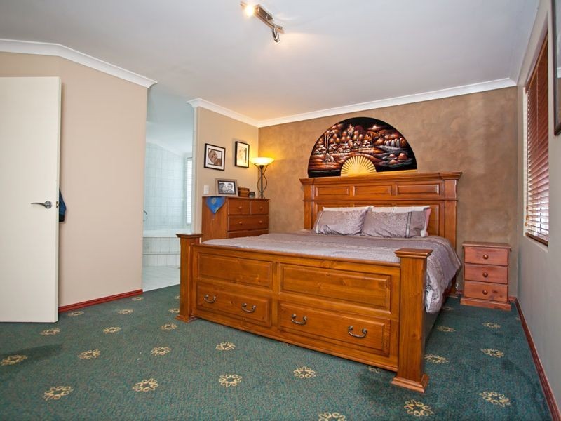 37 Monash Circle, Marangaroo WA 6064