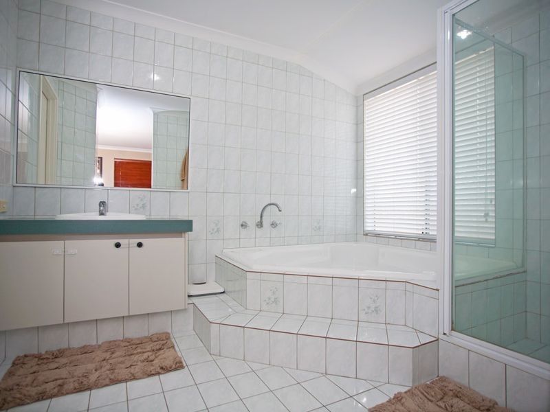 37 Monash Circle, Marangaroo WA 6064