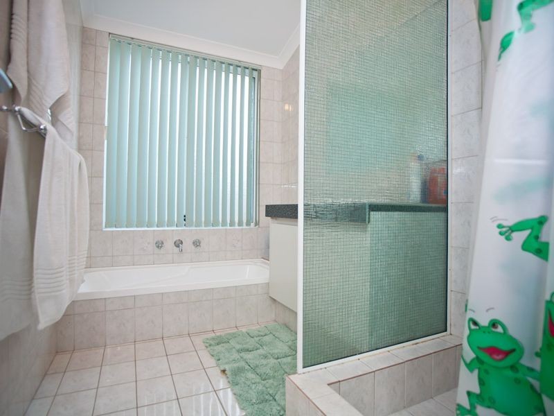 37 Monash Circle, Marangaroo WA 6064