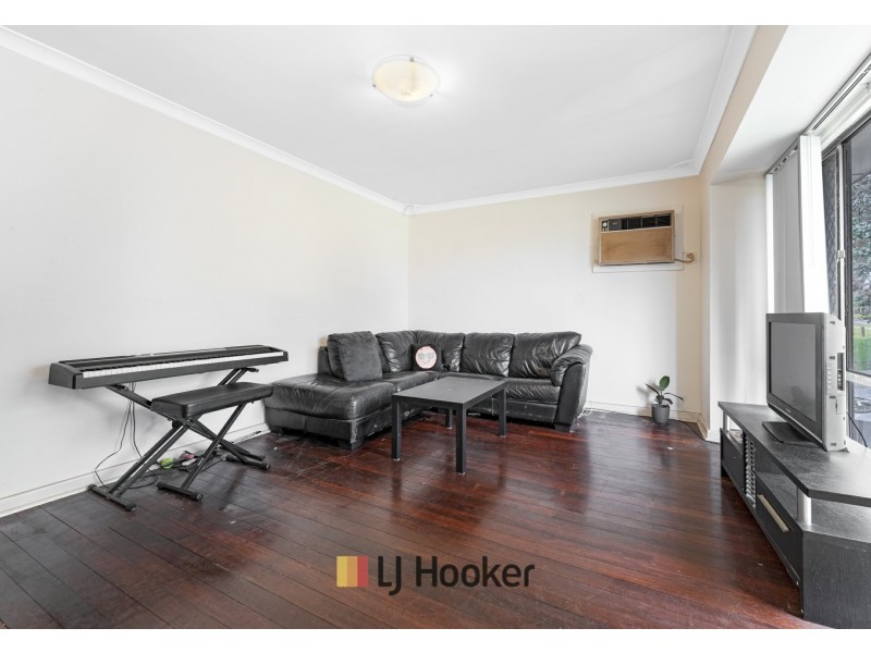 29 Montrose Avenue, Girrawheen WA 6064