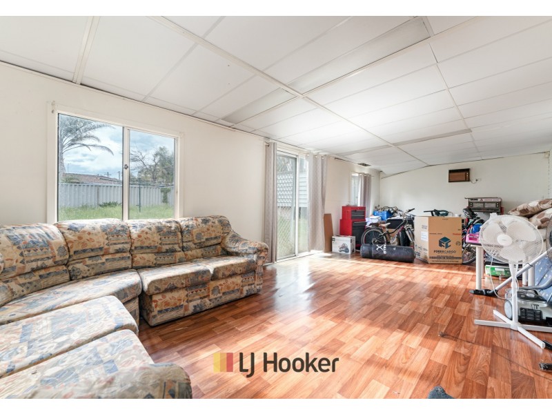 29 Montrose Avenue, Girrawheen WA 6064