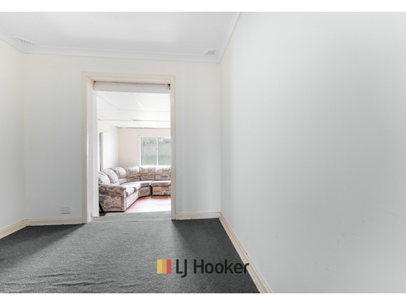 29 Montrose Avenue, Girrawheen WA 6064