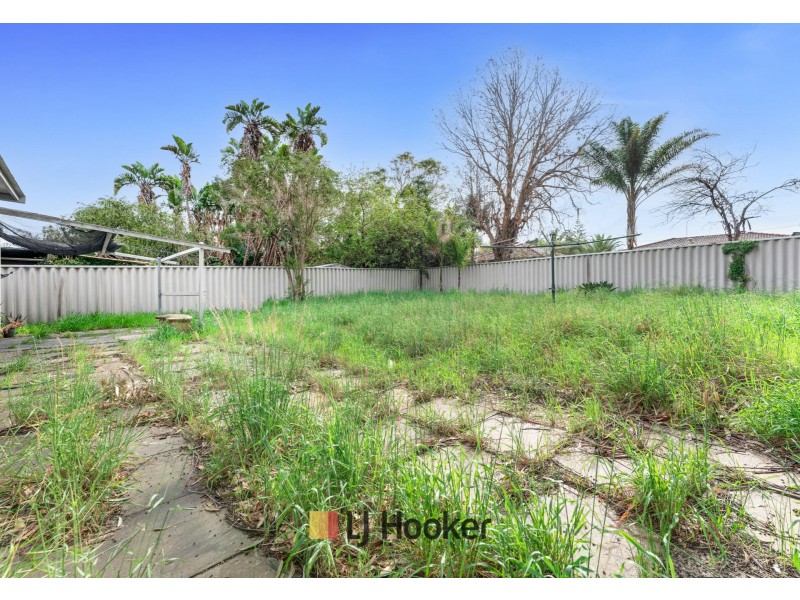 29 Montrose Avenue, Girrawheen WA 6064